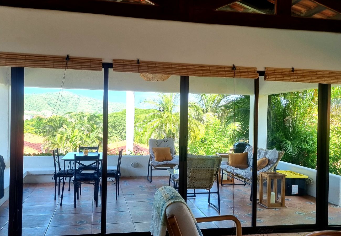 Villa en Playa Hermosa - Casa de Encanto Tropical