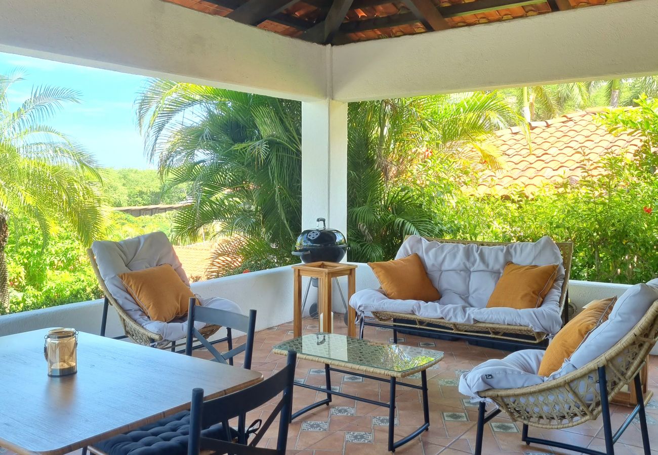 Villa en Playa Hermosa - Casa de Encanto Tropical