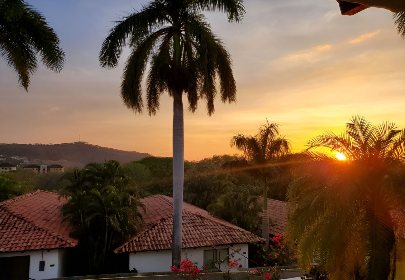 Villa en Playa Hermosa - Casa de Encanto Tropical