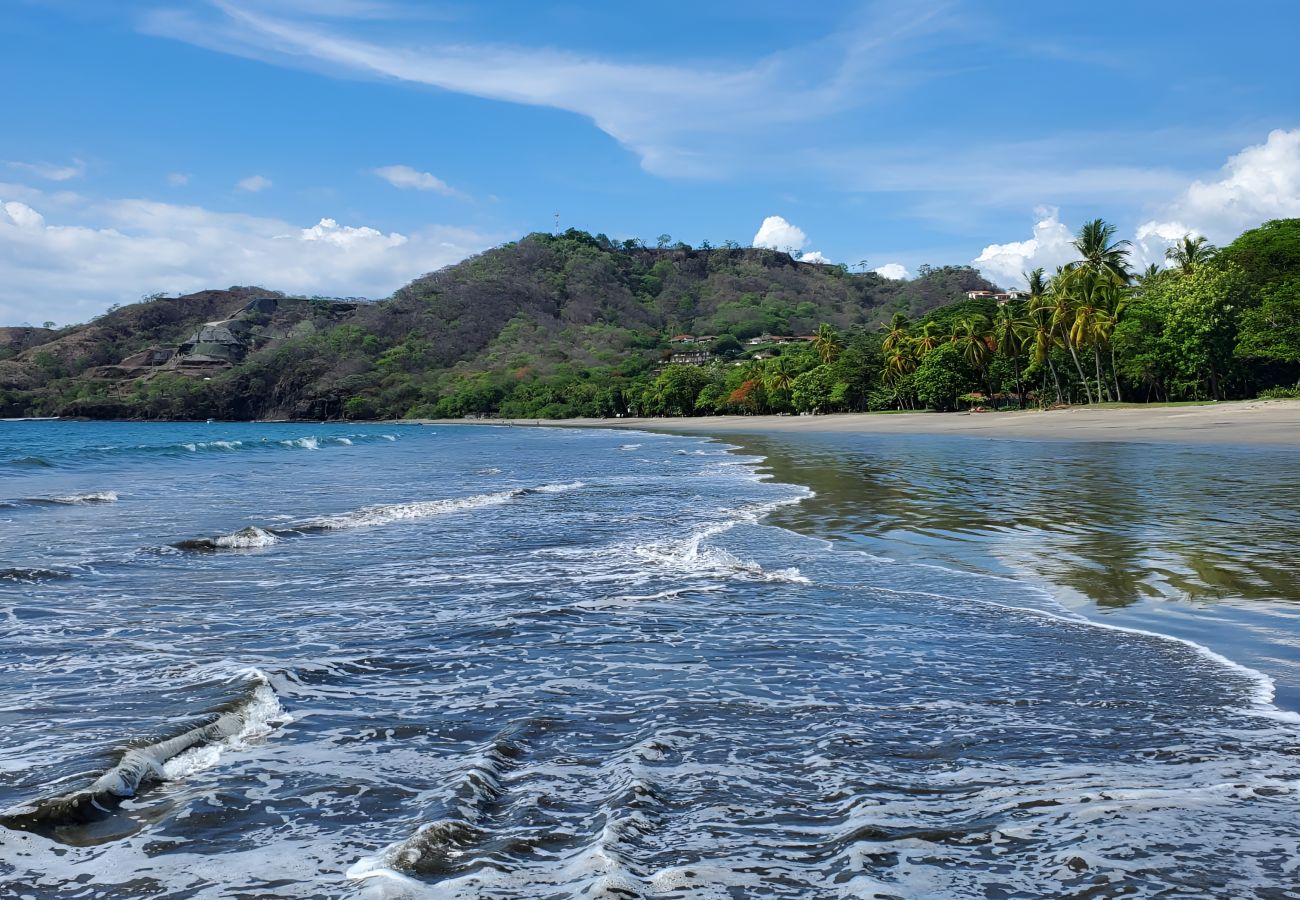 Villa en Playa Hermosa - Casa de Encanto Tropical