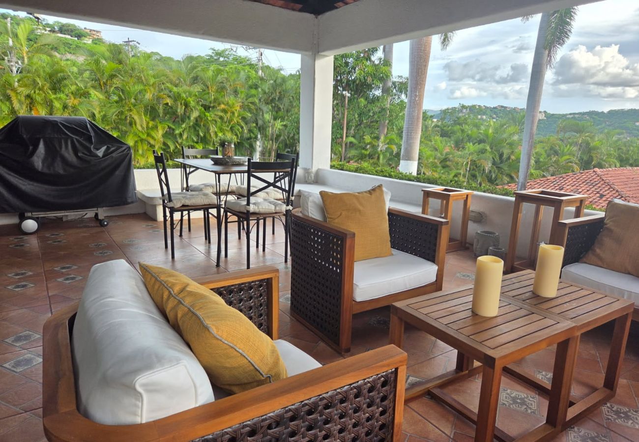 Villa en Playa Hermosa - Casa de Encanto Tropical