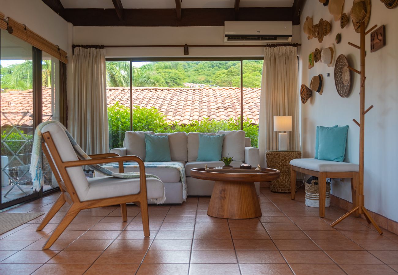 Villa en Playa Hermosa - Casa de Encanto Tropical