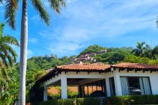 Villa en Playa Hermosa - Casa de Encanto Tropical