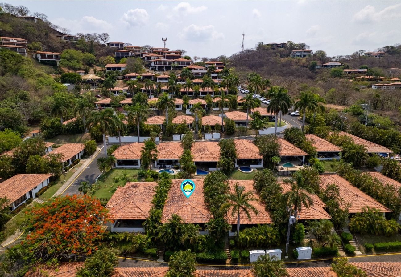 Villa en Playa Hermosa - Peaceful Garden Villa