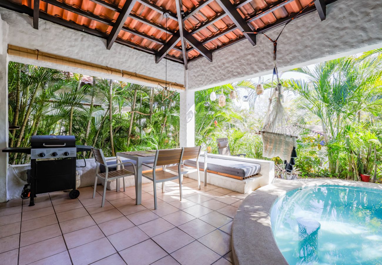 Villa en Playa Hermosa - Peaceful Garden Villa