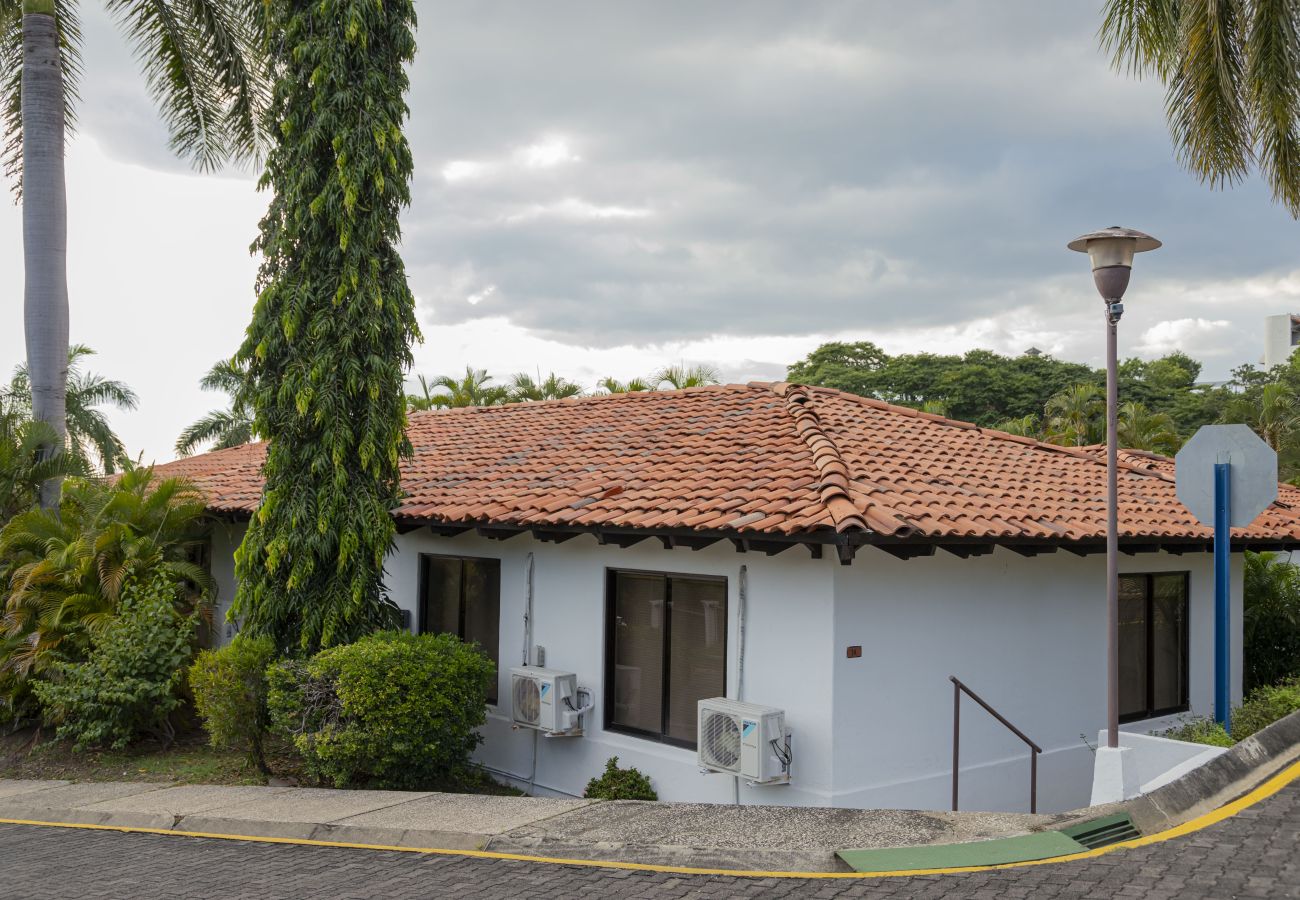 Villa en Playa Hermosa - Rainbow Villa