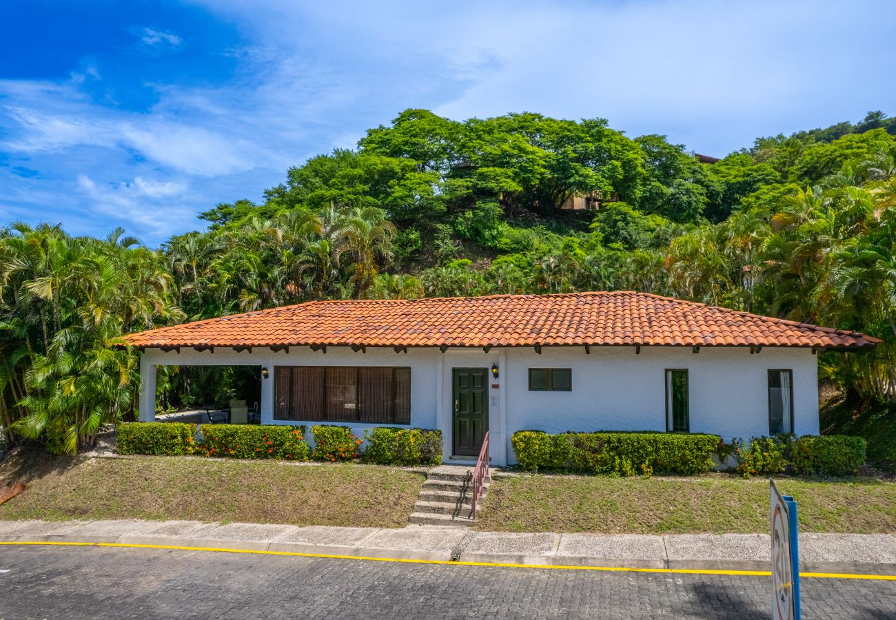 Villa en Playa Hermosa - MonteMar Beach Condo At Playa hermosa