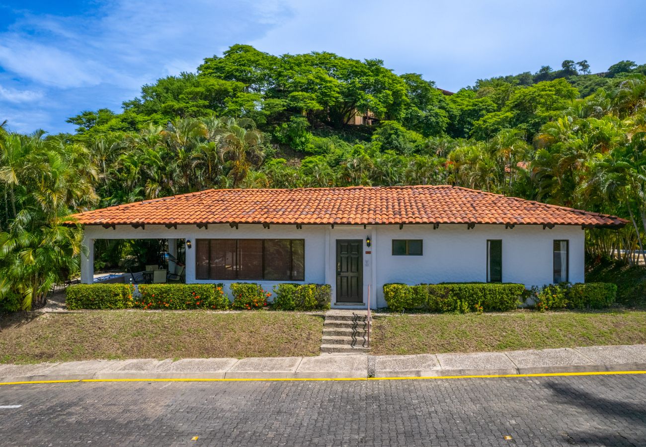 Villa en Playa Hermosa - MonteMar Beach Condo At Playa hermosa