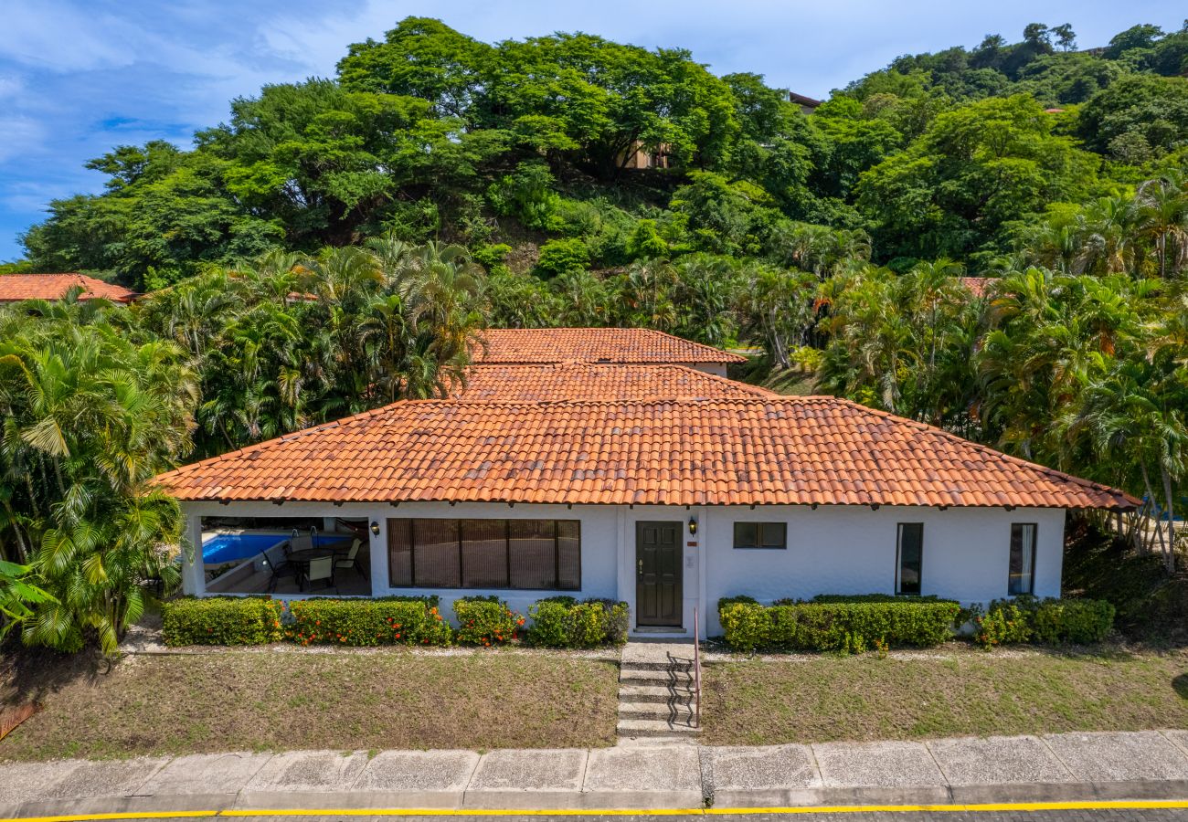 Villa en Playa Hermosa - MonteMar Beach Condo At Playa hermosa